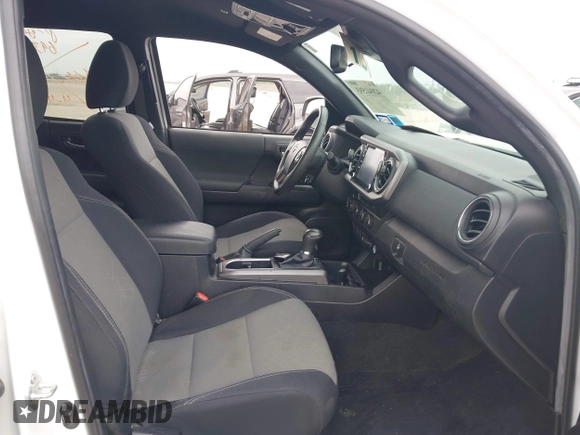 2022 Toyota Tacoma SR z VIN 3TMCZ5AN7NM493268, wystawiony jako IAAI lot #42041593 z przebiegiem 100 589 mil mil oraz . Historia ofert i sprzedaży dostępna na DreamBid. Obrazek 5.