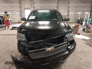 2008 Chevrolet Suburban LT w/3LT with VIN 1GNFK16388J153783, listed as a IAAI auction lot 42080742 with 301,158 mi miles. Bid and sale history available at carsss.com. Image 12.