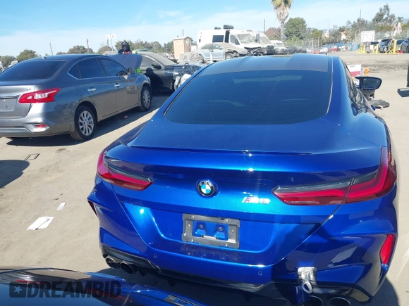 2020 BMW M8 z VIN WBSAE0C06LCD53214, wystawiony jako IAAI lot #38301455 z przebiegiem 20 410 mil mil oraz . Historia ofert i sprzedaży dostępna na DreamBid. Obrazek 16.