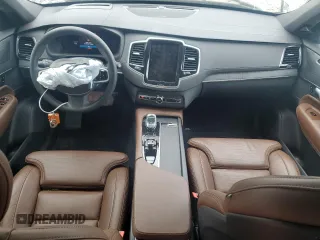 2024 Volvo XC90 Ultimate Bright Theme z VIN YV4H60CF8R1159757, wystawiony jako Copart lot #72123454 z przebiegiem Nie podano mil oraz Szkoda całkowita • Salvage title. Historia ofert i sprzedaży dostępna na DreamBid. Obrazek 8.