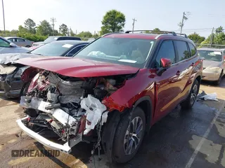 2024 Toyota Highlander LE with VIN 5TDKDRAHXRS548099, listed as a IAAI auction lot 42400552 with Not provided miles and . Bid and sale history available at DreamBid. Image 2.