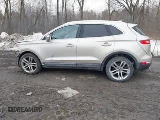 2017 Lincoln MKC Reserve with VIN 5LMCJ3D93HUL54581, listed as a IAAI auction lot 41711244 with 63,806 mi miles and . Bid and sale history available at DreamBid. Image 14.