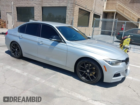 2013 BMW 3 Series 328i z VIN WBA3C1C58DF438492, wystawiony jako IAAI lot #42227575 z przebiegiem 110 497 mil mil oraz . Historia ofert i sprzedaży dostępna na DreamBid. Obrazek 1.