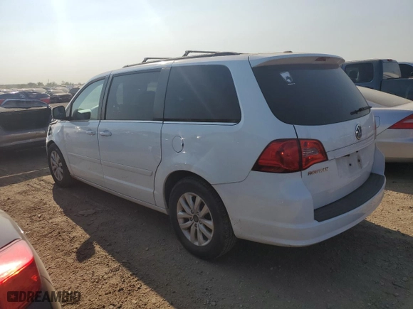 2014 Volkswagen Routan SE w/RSE & Navigation with VIN 2C4RVABG7ER135241, listed as a Copart auction lot 71055144 with 186,341 mi miles and Salvage Title. Bid and sale history available at carsss.com. Image 2.