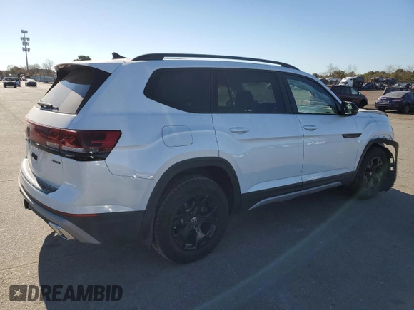 2024 Volkswagen Atlas Peak Edition SEL with VIN 1V2GR2CA5RC555587, listed as a Copart auction lot 79691804 with 5,318 mi miles and Salvage title. Bid and sale history available at DreamBid. Image 3.