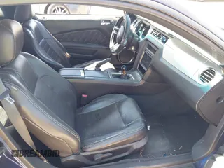 2012 Ford Mustang Premium z VIN 1ZVBP8AM8C5230118, wystawiony jako IAAI lot #41783944 z przebiegiem 113 851 mil mil oraz . Historia ofert i sprzedaży dostępna na DreamBid. Obrazek 5.