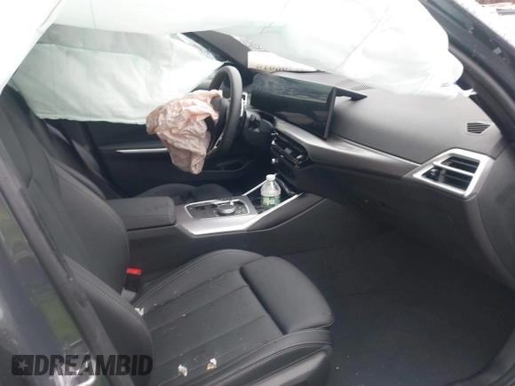 2025 BMW 3 Series 330i xDrive z VIN 3MW89CW03S8F10916, wystawiony jako IAAI lot #41796919 z przebiegiem 1 497 mil mil oraz . Historia ofert i sprzedaży dostępna na DreamBid. Obrazek 5.