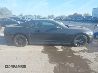 2011 Chevrolet Camaro 1LT z VIN 2G1FB1ED6B9166854, wystawiony jako IAAI lot #41694968 z przebiegiem 203 119 mil mil oraz . Historia ofert i sprzedaży dostępna na DreamBid. Obrazek 13.