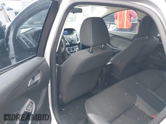 2012 Ford Focus SE с VIN 1FAHP3F25CL422055, выставлен на аукционе IAAI как лот 42442051 с пробегом 129 435 миль миль и . История ставок и продаж доступна на DreamBid. Изображение 14.