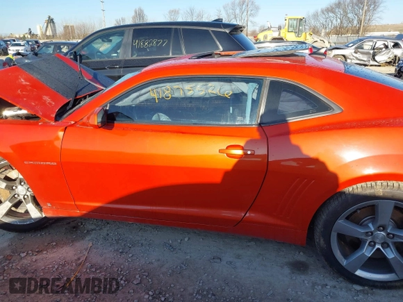2010 Chevrolet Camaro 2SS z VIN 2G1FK1EJ2A9113573, wystawiony jako IAAI lot #41875526 z przebiegiem 55 411 mil mil oraz . Historia ofert i sprzedaży dostępna na DreamBid. Obrazek 14.