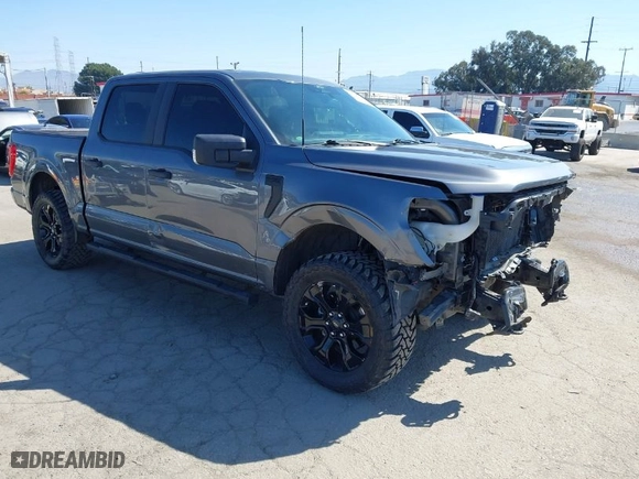 2022 Ford F-150 XL with VIN 1FTEW1EPXNFB88031, listed as a IAAI auction lot 42004260 with 30,551 mi miles. Bid and sale history available at carsss.com. Image 1.