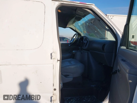 2005 Ford Econoline Cargo with VIN 1FTRE14W75HA20896, listed as a IAAI auction lot 41329375 with 80,828 mi miles. Bid and sale history available at carsss.com. Image 5.