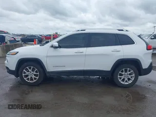 2018 Jeep Cherokee Latitude with VIN 1C4PJMCB3JD528531, listed as a IAAI auction lot 41906621 with 122,137 mi miles and . Bid and sale history available at DreamBid. Image 14.