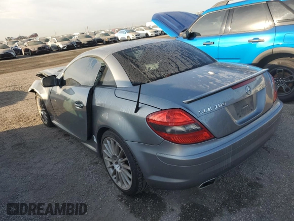 2011 Mercedes-Benz SLK 300 z VIN WDBWK5EA6BF238842, wystawiony jako Copart lot #75209034 z przebiegiem 129 320 mil mil oraz Szkoda całkowita • Salvage title. Historia ofert i sprzedaży dostępna na DreamBid. Obrazek 2.