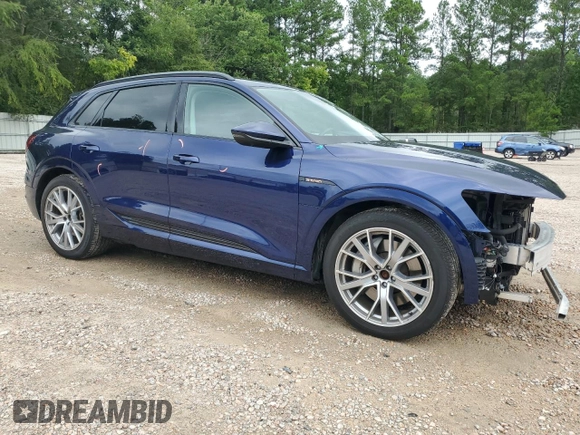 2021 Audi e-tron Prestige z VIN WA1VAAGE6MB016508, wystawiony jako Copart lot #64883204 z przebiegiem 44 953 mil mil oraz Szkoda całkowita • Salvage title. Historia ofert i sprzedaży dostępna na DreamBid. Obrazek 4.