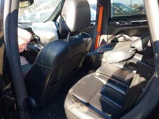 2017 Porsche Cayenne with VIN WP1AA2A27HKA87374, listed as a IAAI auction lot 41230562 with 1 mi miles. Bid and sale history available at carsss.com. Image 8.