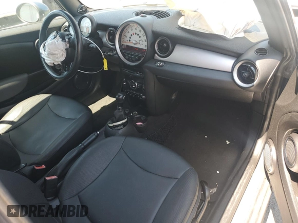 2011 MINI Convertible z VIN WMWZN3C56BTZ78387, wystawiony jako Copart lot #65002185 z przebiegiem 147 901 mil mil oraz Czysty tytuł • Clean title. Historia ofert i sprzedaży dostępna na DreamBid. Obrazek 8.