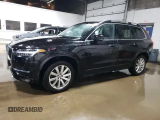 2016 Volvo XC90 T6 Momentum z VIN YV4A22PK1G1027971, wystawiony jako Copart lot #56452485 z przebiegiem 87 940 mil mil oraz Szkody całkowita. Historia ofert i sprzedaży dostępna na DreamBid. Obrazek 1.