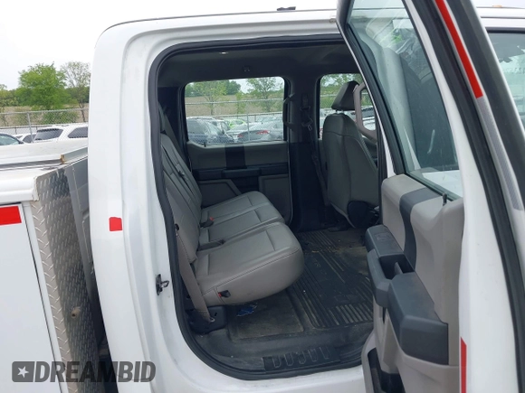 2019 Ford F-250 XL with VIN 1FT7W2B63KED86395, listed as a IAAI auction lot 42357685 with 427,328 mi miles and . Bid and sale history available at DreamBid. Image 8.