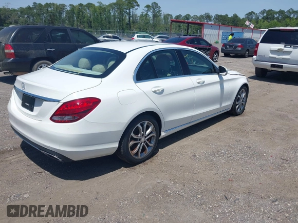 2015 Mercedes-Benz C 300 z VIN 55SWF4JB1FU075766, wystawiony jako IAAI lot #42299603 z przebiegiem 119 589 mil mil oraz . Historia ofert i sprzedaży dostępna na DreamBid. Obrazek 4.