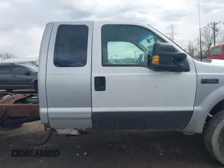 2001 Ford F-250 XL z VIN 1FTNX21L41EA04501, wystawiony jako IAAI lot #41857447 z przebiegiem 291 556 mil mil oraz . Historia ofert i sprzedaży dostępna na DreamBid. Obrazek 14.