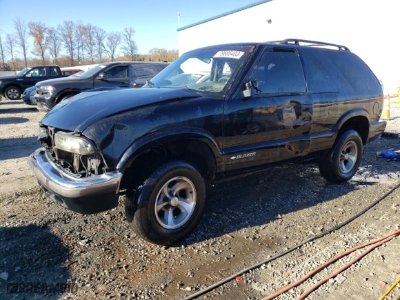 2000 Chevrolet Blazer LS with VIN 1GNCS18W4YK247518, listed as a Copart auction lot 79686403 with 235,660 mi miles and Non Repairable. Bid and sale history available at carsss.com. Image 1.