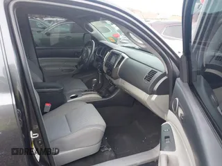 2014 Toyota Tacoma with VIN 3TMLU4EN1EM148353, listed as a IAAI auction lot 41602756 with 89,563 mi miles. Bid and sale history available at carsss.com. Image 5.