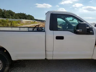 2018 Ford F-250 XL z VIN 1FTBF2A60JEB43301, wystawiony jako Copart lot #72431894 z przebiegiem 49 141 mil mil oraz Czysty tytuł • Clean title. Historia ofert i sprzedaży dostępna na DreamBid. Obrazek 10.