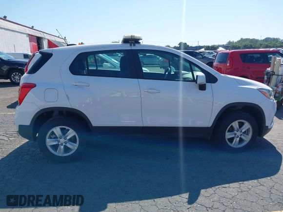 2020 Chevrolet Trax LS with VIN 3GNCJNSB4LL288688, listed as a IAAI auction lot 42634219 with 25,634 mi miles and . Bid and sale history available at DreamBid. Image 13.