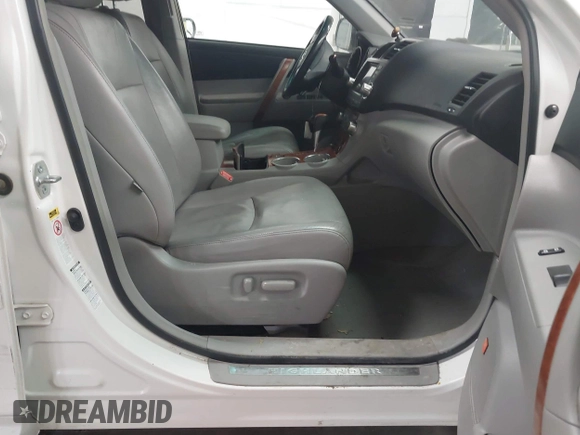 2010 Toyota Highlander Limited with VIN 5TDDK3EH6AS017928, listed as a IAAI auction lot 41614252 with 200,594 mi miles and . Bid and sale history available at DreamBid. Image 5.