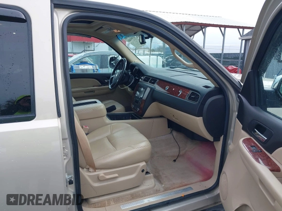 2007 Chevrolet Suburban LT with VIN 3GNFK16387G267959, listed as a IAAI auction lot 41999489 with 106,131 mi miles. Bid and sale history available at carsss.com. Image 5.