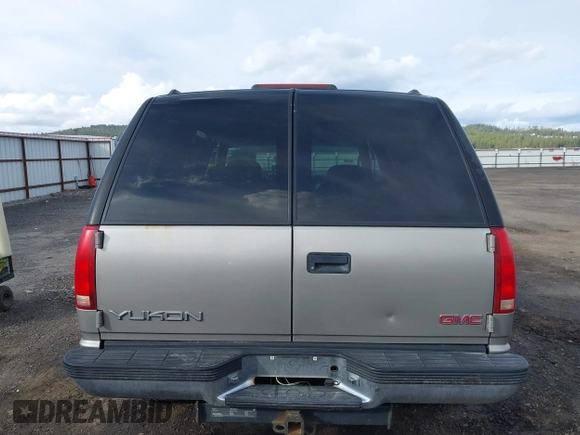 1999 GMC Yukon with VIN 1GKEK13R2XJ712390, listed as a IAAI auction lot 41793649 with 222,721 mi miles. Bid and sale history available at carsss.com. Image 17.