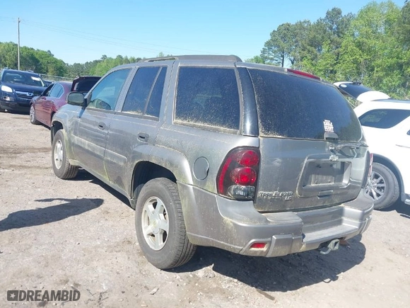 2005 Chevrolet TrailBlazer LS with VIN 1GNDS13S152161295, listed as a IAAI auction lot 42049285 with 188,208 mi miles. Bid and sale history available at carsss.com. Image 3.