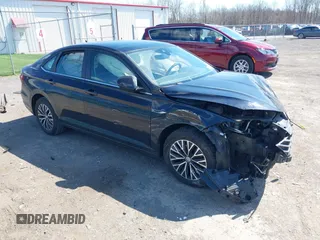 2019 Volkswagen Jetta SEL z VIN 3VWE57BU8KM247490, wystawiony jako IAAI lot #42088631 z przebiegiem 105 111 mil mil oraz . Historia ofert i sprzedaży dostępna na DreamBid. Obrazek 1.