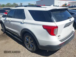 2020 Ford Explorer XLT with VIN 1FMSK7DH0LGC28597, listed as a IAAI auction lot 41792957 with 95,088 mi miles. Bid and sale history available at carsss.com. Image 3.