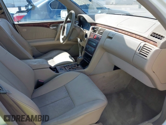 1999 Mercedes-Benz E-Class with VIN WDBJH65F7XA787254, listed as a IAAI auction lot 41884002 with 1 mi miles. Bid and sale history available at carsss.com. Image 5.