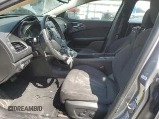 2015 Chrysler 200 Limited z VIN 1C3CCCAB4FN722433, wystawiony jako Copart lot #56233825 z przebiegiem 92 925 mil mil oraz Szkoda całkowita • Salvage title. Historia ofert i sprzedaży dostępna na DreamBid. Obrazek 7.
