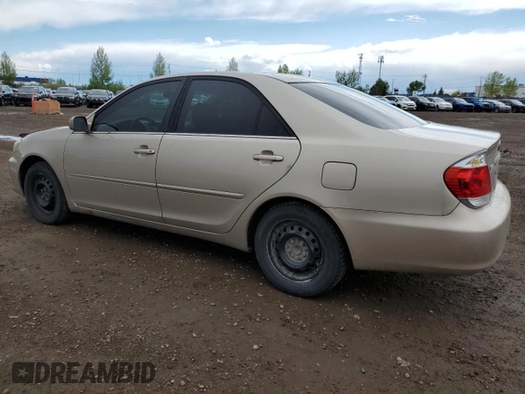 2005 Toyota Camry STD z VIN 4T1BE32K55U505585, wystawiony jako Copart lot #56913705 z przebiegiem 361 943 mil mil oraz Czysty tytuł • Clean title. Historia ofert i sprzedaży dostępna na DreamBid. Obrazek 2.