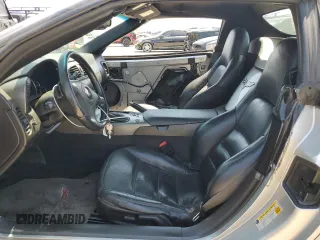 2007 Chevrolet Corvette z VIN 1G1YY36U975116245, wystawiony jako Copart lot #59045645 z przebiegiem 265 138 mil mil oraz Szkoda całkowita • Salvage title. Historia ofert i sprzedaży dostępna na DreamBid. Obrazek 7.