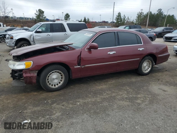 1999 Lincoln Town Car Executive z VIN 1LNHM81W5XY655075, wystawiony jako Copart lot #43263935 z przebiegiem Nie podano mil oraz Szkoda całkowita • Salvage title. Historia ofert i sprzedaży dostępna na DreamBid. Obrazek 1.
