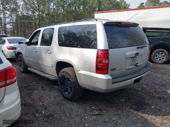 2014 Chevrolet Suburban LT with VIN 1GNSKJE73ER225733, listed as a IAAI auction lot 41641078 with 240,320 mi miles. Bid and sale history available at carsss.com. Image 3.