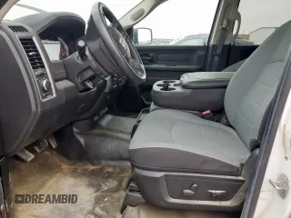 2022 Ram 1500 Tradesman z VIN 3C6RR7KG7NG375443, wystawiony jako Copart lot #45887735 z przebiegiem 2 301 mil mil oraz Szkoda całkowita • Salvage title. Historia ofert i sprzedaży dostępna na DreamBid. Obrazek 7.