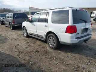 2004 Lincoln Navigator Luxury with VIN 5LMFU27R84LJ33410, listed as a IAAI auction lot 41530053 with 212,483 mi miles. Bid and sale history available at carsss.com. Image 3.