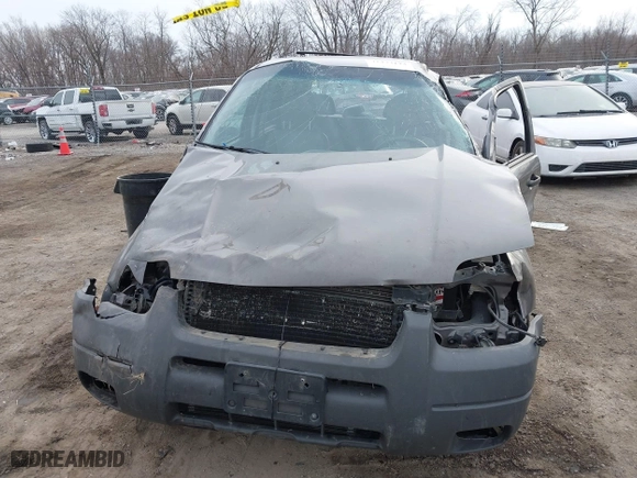 2004 Ford Escape XLT with VIN 1FMCU93104KA88855, listed as a IAAI auction lot 41433173 with 136,355 mi miles. Bid and sale history available at carsss.com. Image 13.