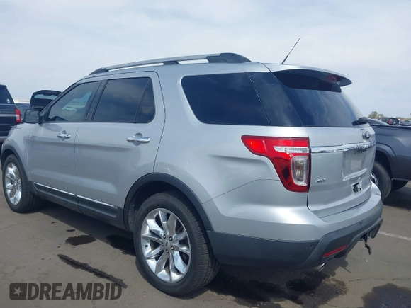 2015 Ford Explorer XLT with VIN 1FM5K7D81FGA27678, listed as a IAAI auction lot 41856729 with 170,635 mi miles and . Bid and sale history available at carsss.com. Image 3.