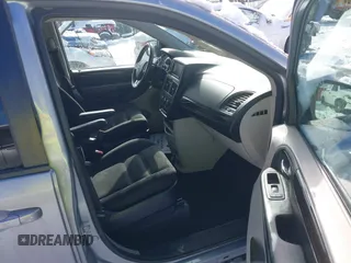 2017 Dodge Grand Caravan SE Plus z VIN 2C4RDGBG7HR789747, wystawiony jako IAAI lot #41289595 z przebiegiem 89 577 mil mil oraz . Historia ofert i sprzedaży dostępna na DreamBid. Obrazek 5.