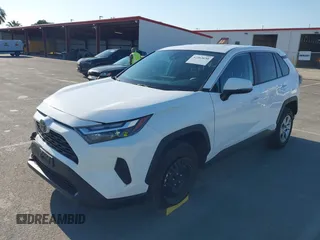 2023 Toyota RAV4 LE z VIN 2T3G1RFV0PC327864, wystawiony jako IAAI lot #42465650 z przebiegiem 36 006 mil mil oraz . Historia ofert i sprzedaży dostępna na DreamBid. Obrazek 17.