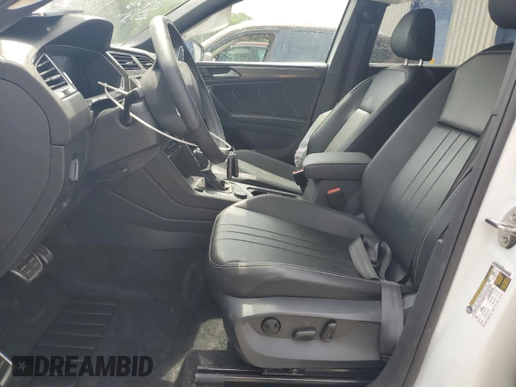 2024 Volkswagen Tiguan SE R-Line Black z VIN 3VV8B7AX7RM117751, wystawiony jako Copart lot #56531675 z przebiegiem 11 964 mil mil oraz Szkoda całkowita • Salvage title. Historia ofert i sprzedaży dostępna na DreamBid. Obrazek 7.