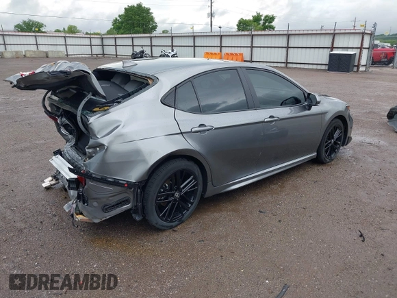 2025 Toyota Camry LE z VIN 4T1DAACK5SU527380, wystawiony jako IAAI lot #42116438 z przebiegiem 4 917 mil mil oraz . Historia ofert i sprzedaży dostępna na DreamBid. Obrazek 4.
