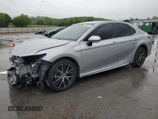 2022 Toyota Camry SE z VIN 4T1G11AK9NU708664, wystawiony jako Copart lot #53104275 z przebiegiem 77 421 mil mil oraz Szkoda całkowita • Salvage title. Historia ofert i sprzedaży dostępna na DreamBid. Obrazek 1.